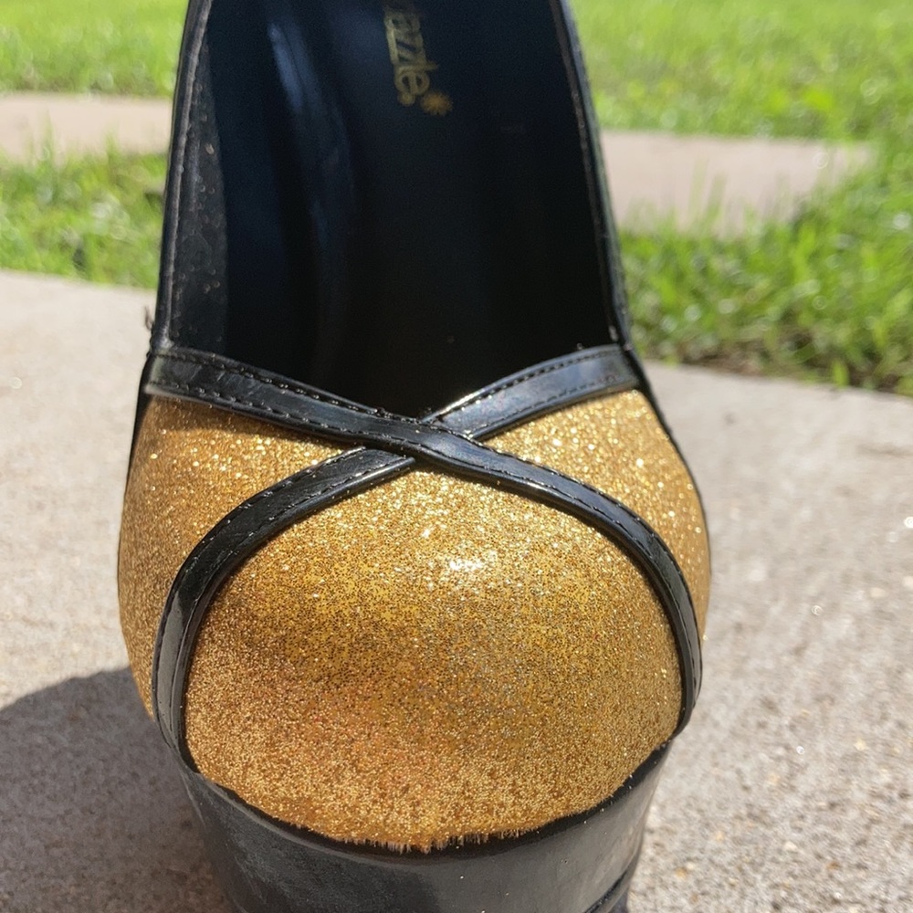 *HP 11/23* NIB gold ShoeDazzle heels - Picture 6 of 7